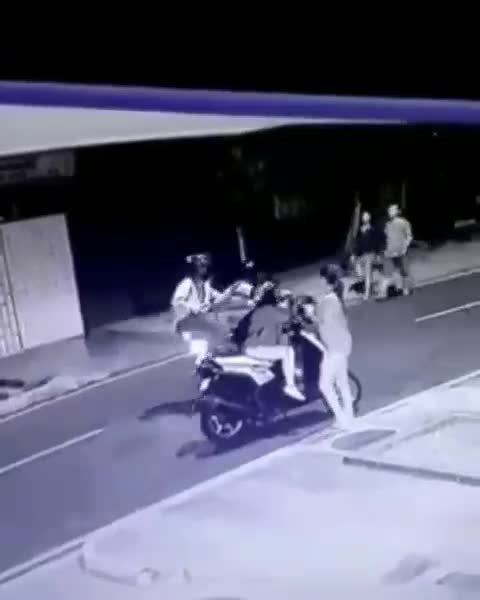 Hombre se enfrentó a ladrones para evitar el hurto de una moto