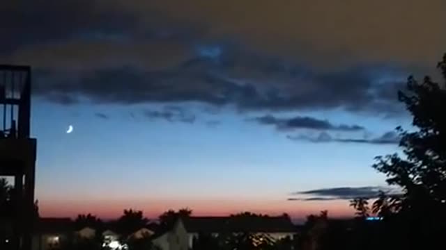 CAUGHT ON VIDEO! White 'Orbs' Fargo, ND, Sunday evening July 31st, 2022...