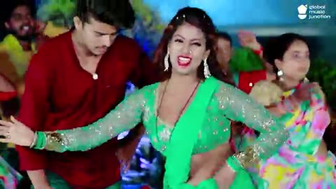 Titali udi bas par chdhi set nahi military to rone lagi