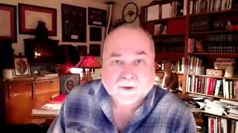 ROBERT DAVID ORDENA PERSEGUIR A LA OMS Y BILL GATES