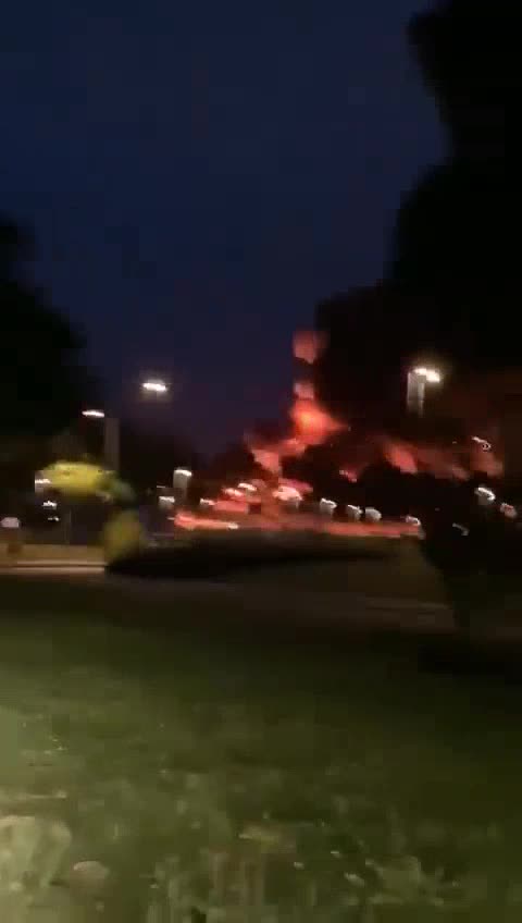 BREAKING: Netherland Patriots are rising! Bill Gates fake meat supermarket is on Fire!