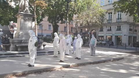 Les Masques Blancs Lyon Place Satonay l'école des larmes 18 Août 2021