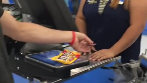 Walmart employees reacts to magic 😱🤯