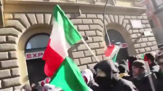 Patriotic Italians Tear Down EU Flag, Replace It With Their Own