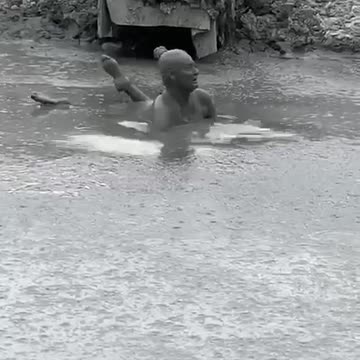 In the mud. The best swimming pool of the world. 😭😂