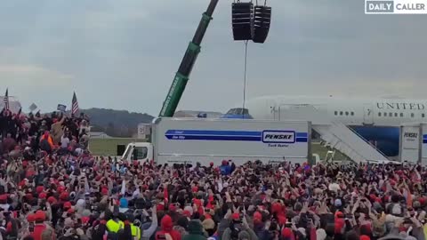 Trump arrive in Reading Pennsylvania like a bawse.