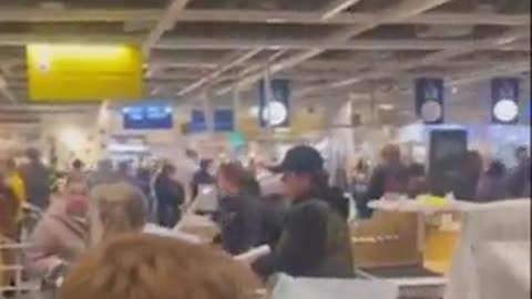 After IKEA announced its withdrawal from Russia, Russians panicked and rushed to IKEA.