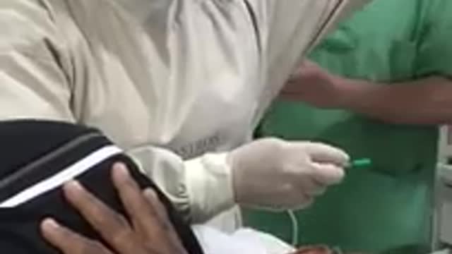 Irmão Lázaro louvando a Deus