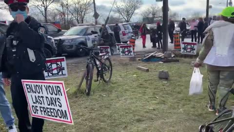 Toronto Police SURROUND BBQ Restaurant To Prevent People From Dining!