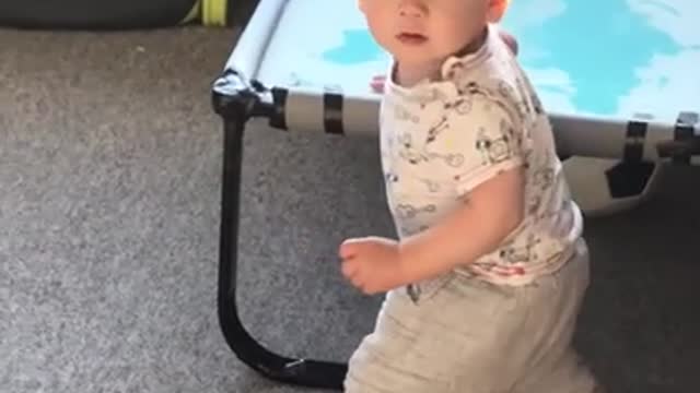 Funny baby dance!!