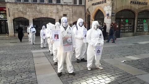 Les Masques Blancs Lyon Hommage aux enfants DCD de l'injec L'Ecole des larmes le 19 février 2022