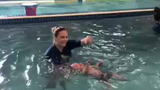 2 years old kid swimming