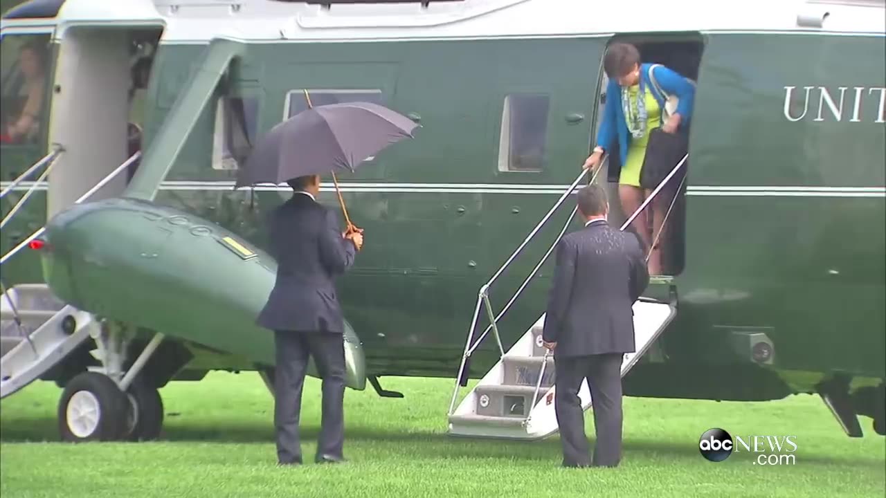 What happens when only president Obama has umbrella ?