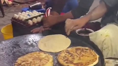 Food street in Pakistan ultimate full wach and a video