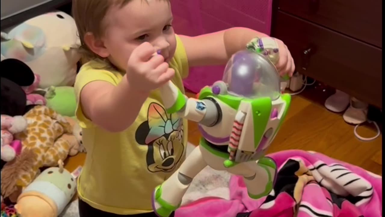 Sissy gave Taylin one of her old toys.