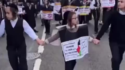 Jews protesting against Israel 🇮🇱 for inflicting #Genocide