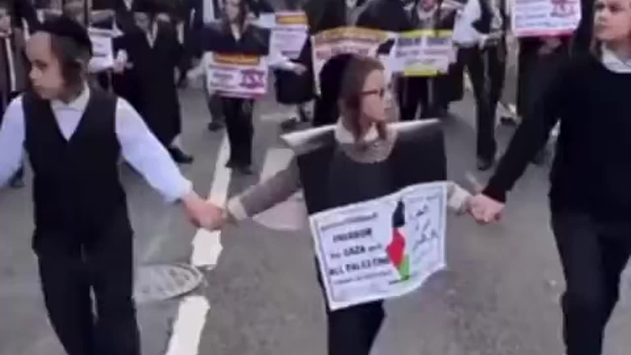 Jews protesting against Israel 🇮🇱 for inflicting #Genocide