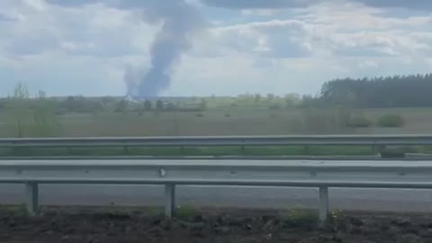 Russian tank crew hit by munition outside of their tank