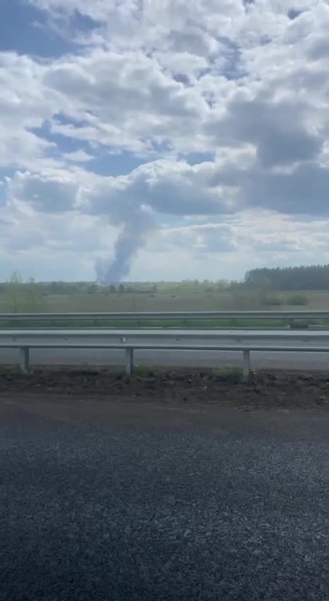 Russian tank crew hit by munition outside of their tank
