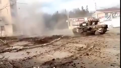 Ukraine war - RussianT-72B in battle with nationalists in Volnovakha