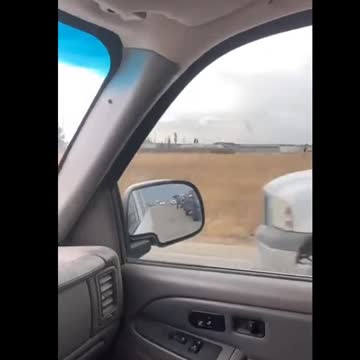 Albertin farmers🚜 have now surrounded the RCMP detachment in Fort Macleod 🔥🔥🔥