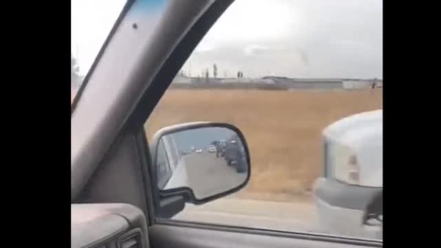 Albertin farmers🚜 have now surrounded the RCMP detachment in Fort Macleod 🔥🔥🔥