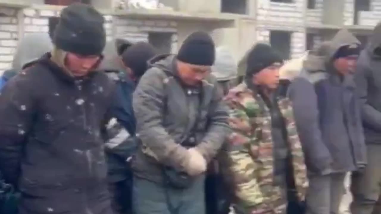 Russian officer tells illegal migrants to either serve in the army or be deported