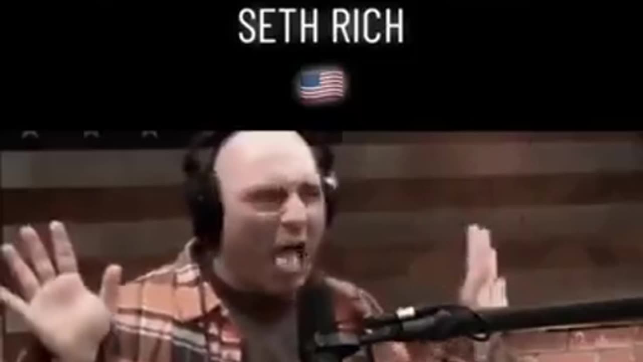 Joe Rogan Cautiously, Quietly Mentions the Clintons After Ripping on Seth Rich's Murder Narrative