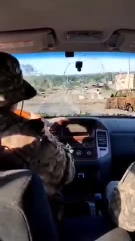 Ukrajinci se pokoušejí pod ruskou palbou dostat z obklíčeného Lisičanska