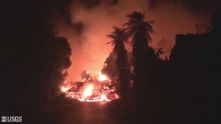 Una nube tóxica se elevó sobre Hawái mientras la lava llega al océano