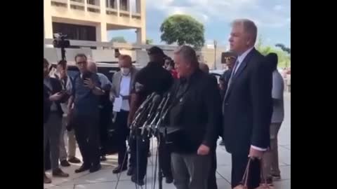 STEVE BANNON WENT FULL IRISH OUTSIDE THE COURTHOUSE TODAY AND TORCHED EVERYBODY!