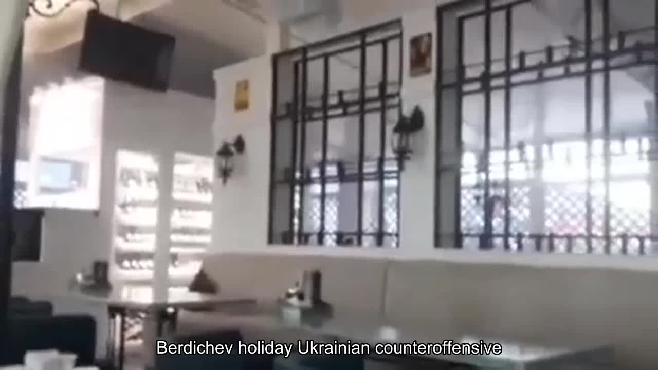 In a cafe in occupied Kherson, rioters were stunned by the courage of local residents to turn on th