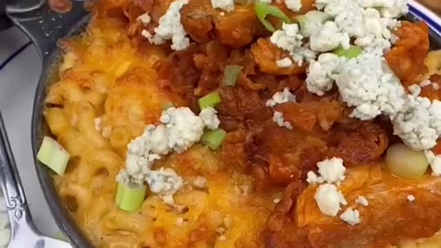 BUFFALO CHICKEN MAC & CHEESE