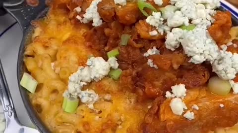 BUFFALO CHICKEN MAC & CHEESE