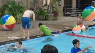 Spencer at Anchor Swimming VID 20191024 190308