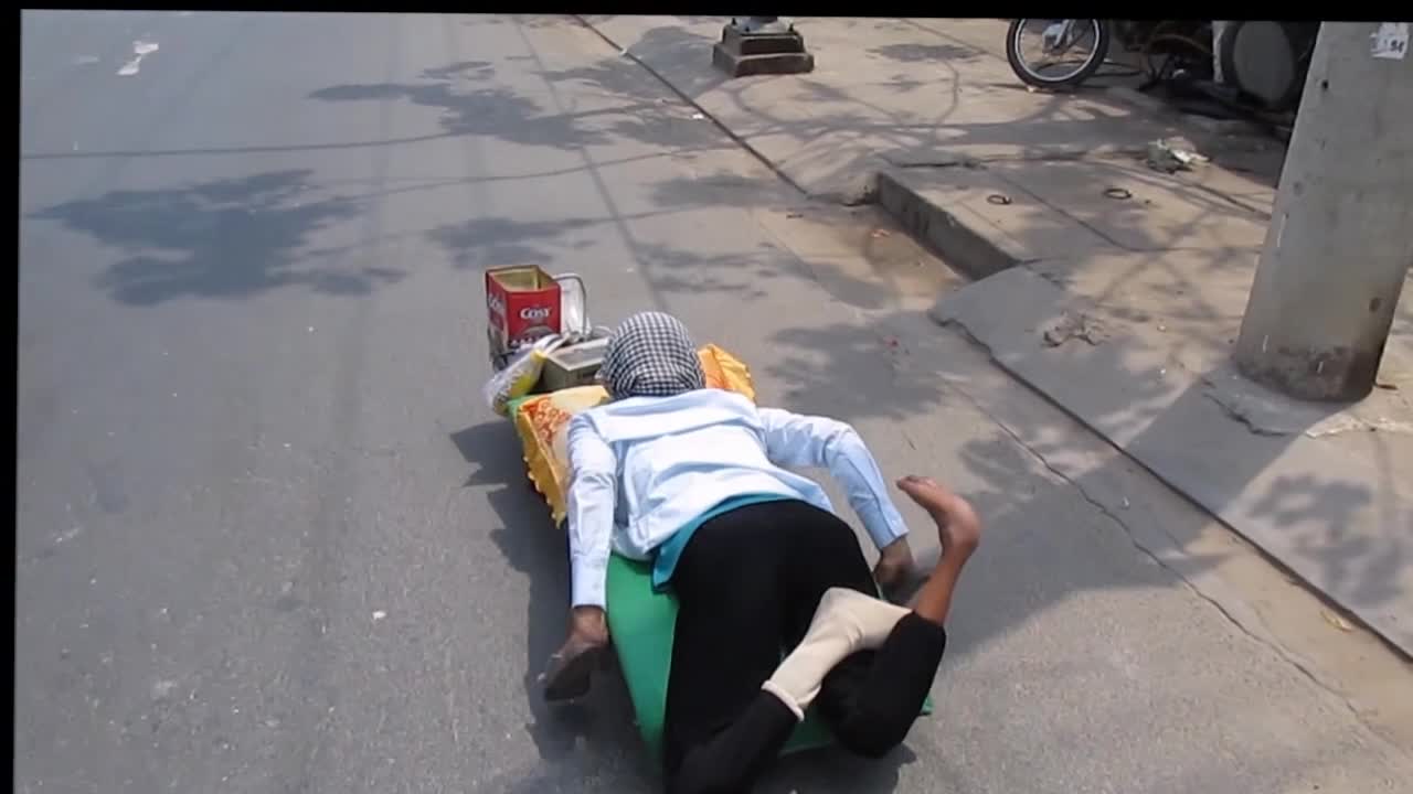 Vietnam, HCMC, Đông Thạnh / District 12 - disabled person - 2014-03