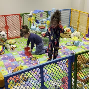 Toddler talks to Santa