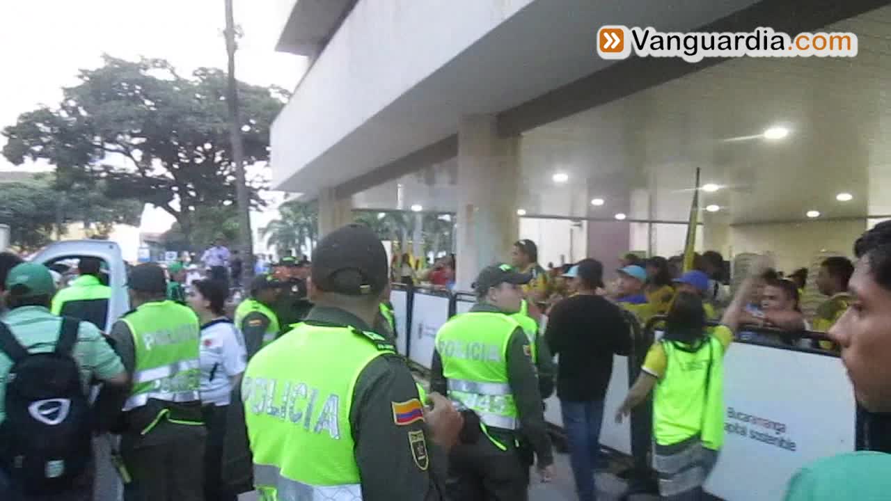 Hinchas de Bucaramanga y Nacional se enfrentaron en acto de paz entre ‘barras bravas’
