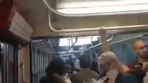 Circumvesuviana, piove nei treni