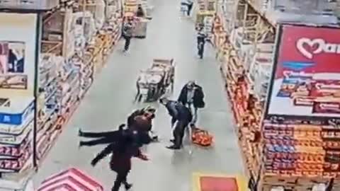 REAZIONE AVVERSA IN DIRETTA AL SUPERMERCATO