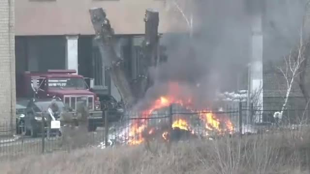 Ukrainian soldiers burn documents near an intelligence building in Kiev