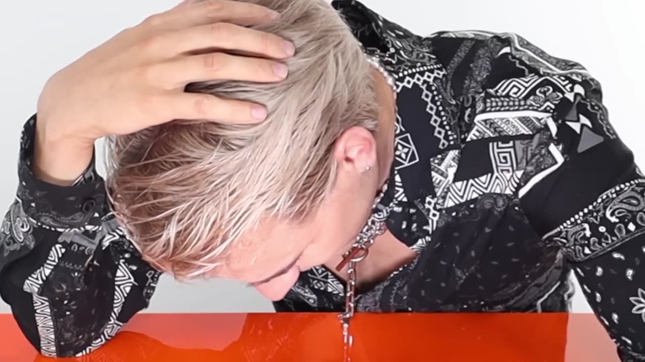 Hairdresser Reacts To The Worst Bleach Fail In History!