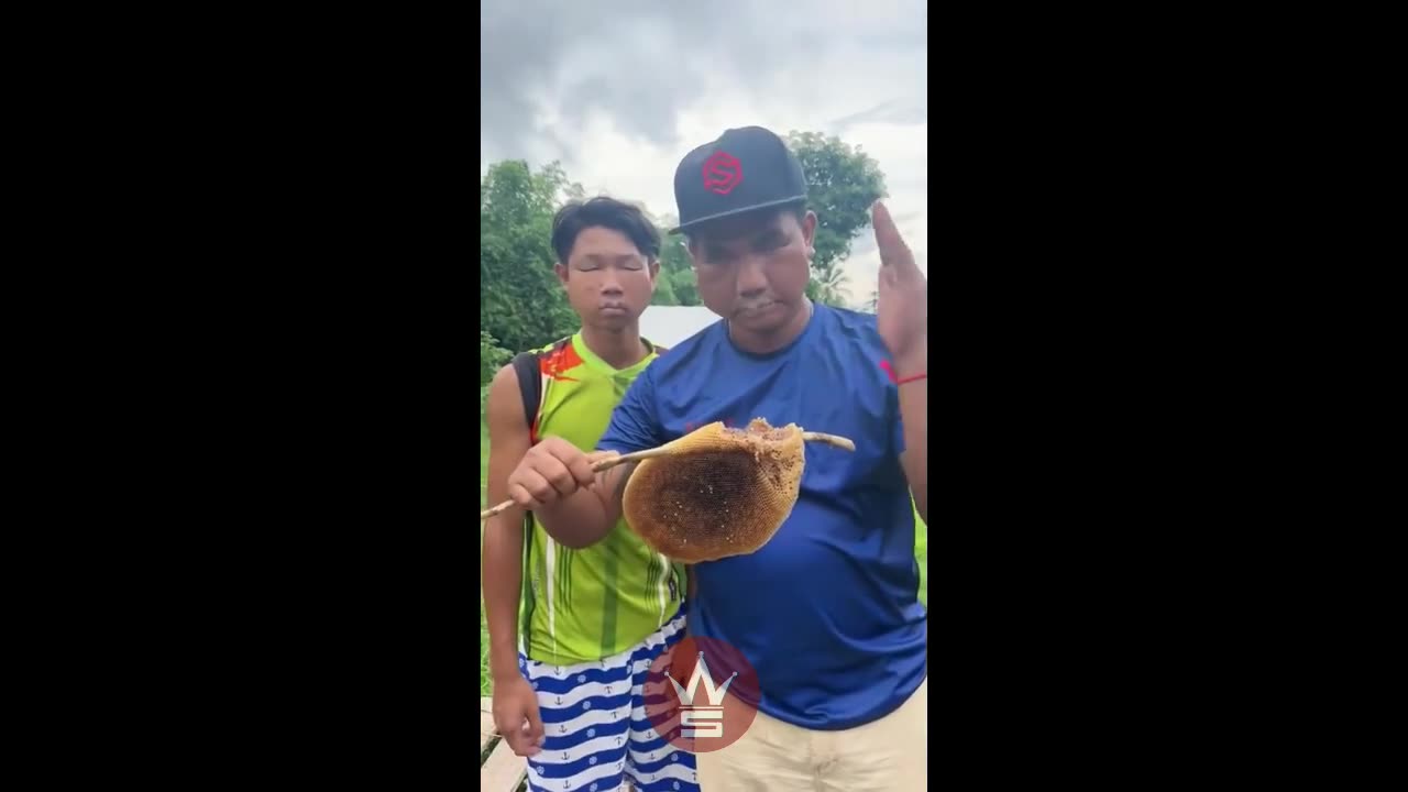 That Honey Must Be Good Bees Left These Guys Looking Like Emojis