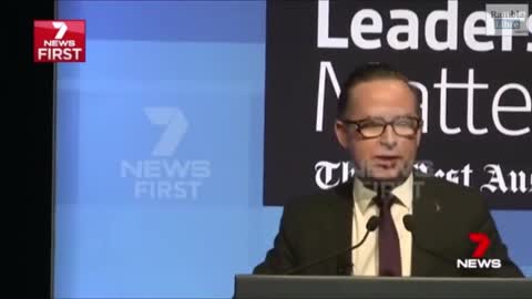 Ejecutivo australiano pro timo vacunas se lleva un Bill Gates