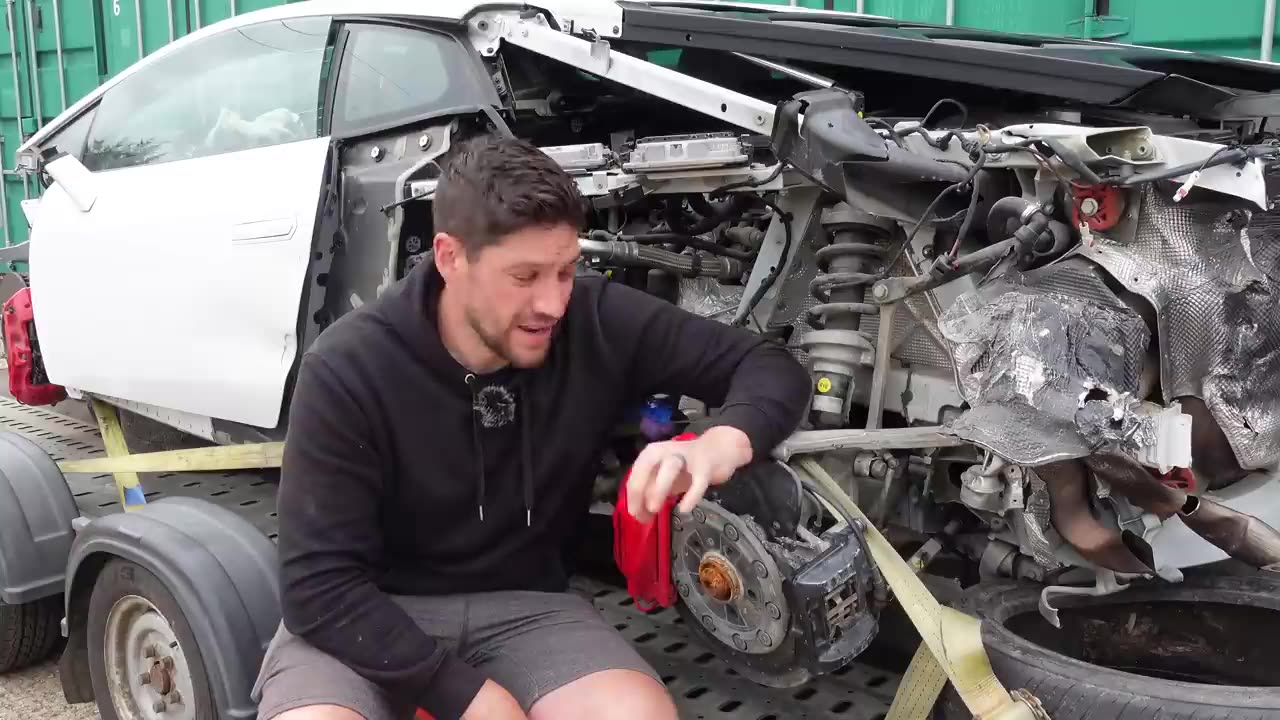 Buying a crashed Lamborghini Huracan and rebuilding it