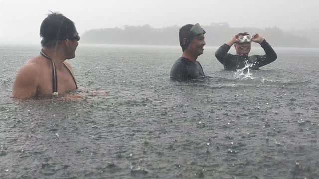 SWIM RACE AT THE SEA WHILE RAINING (it's a PRANK)