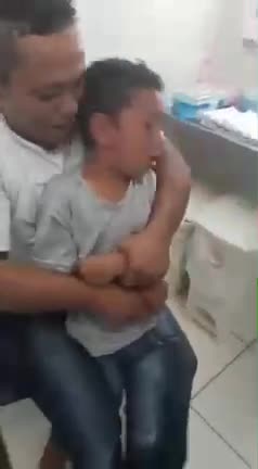 L'OFFRANDE A MOLOCH... HONTE A CES PARENTS IGNOBLES ET STUPIDES !!!