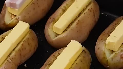 My grandma taught me how to cook potatoes in a simple way and they are delicious in the oven.