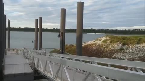 Virtual Walk POV Ohio River Relaxing Stroll by the Water Sounds Nature Noises ASMR Scenic View Calm