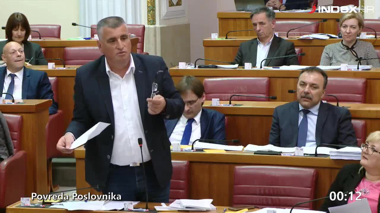 Okršaj u sabornici: Bulj vs. Plenković